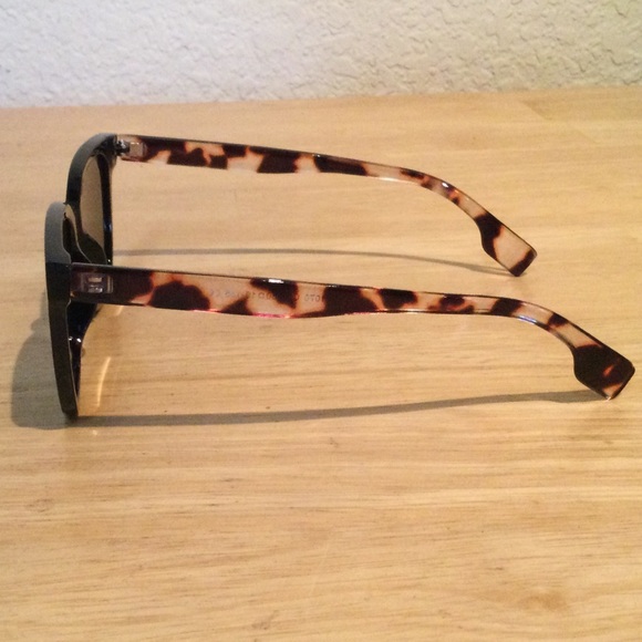 COPY - Sunglasses NWOT - Picture 2 of 2